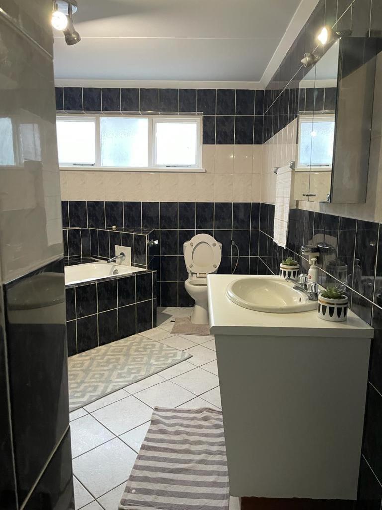 Coastwave Guest House Уолфиш Бей Екстериор снимка