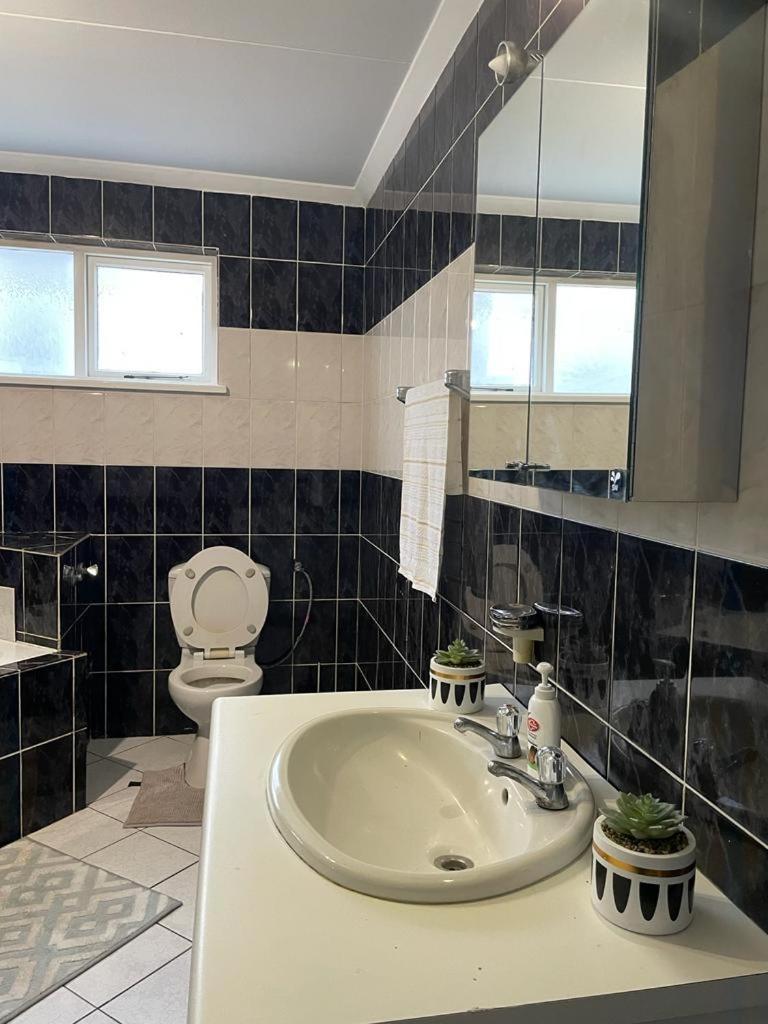 Coastwave Guest House Уолфиш Бей Екстериор снимка