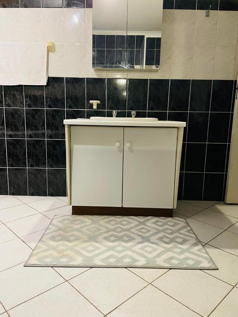 Coastwave Guest House Уолфиш Бей Екстериор снимка