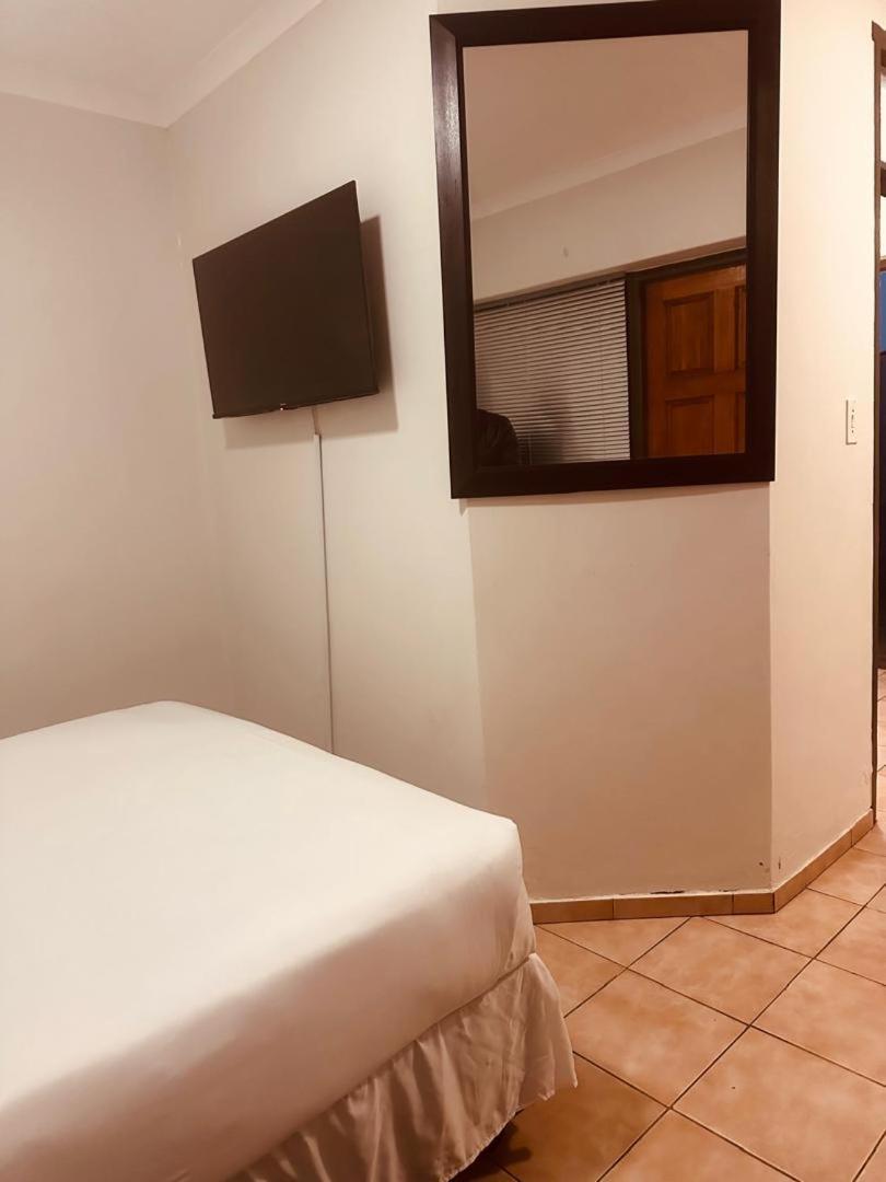 Coastwave Guest House Уолфиш Бей Екстериор снимка