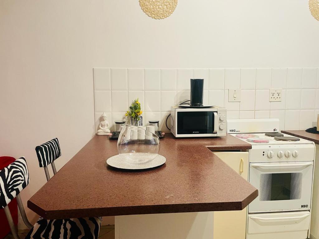 Coastwave Guest House Уолфиш Бей Екстериор снимка