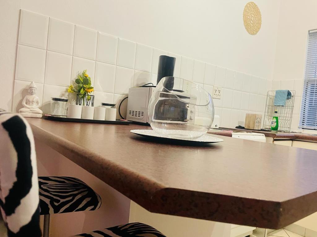 Coastwave Guest House Уолфиш Бей Екстериор снимка