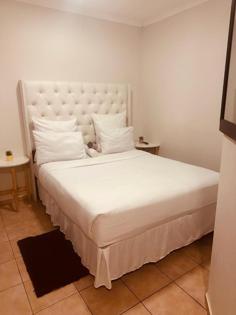 Coastwave Guest House Уолфиш Бей Екстериор снимка