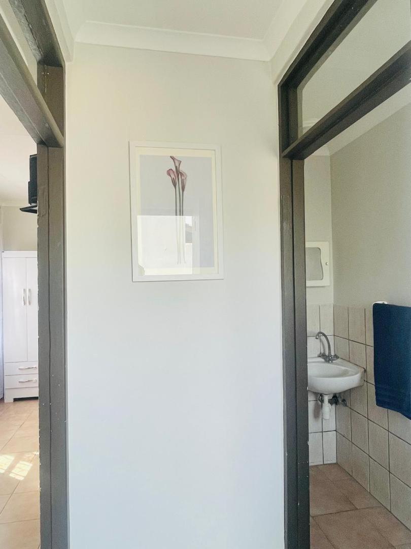 Coastwave Guest House Уолфиш Бей Екстериор снимка