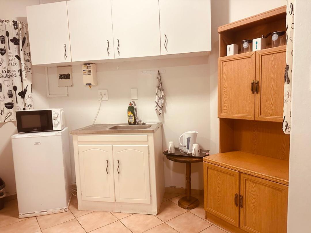 Coastwave Guest House Уолфиш Бей Екстериор снимка