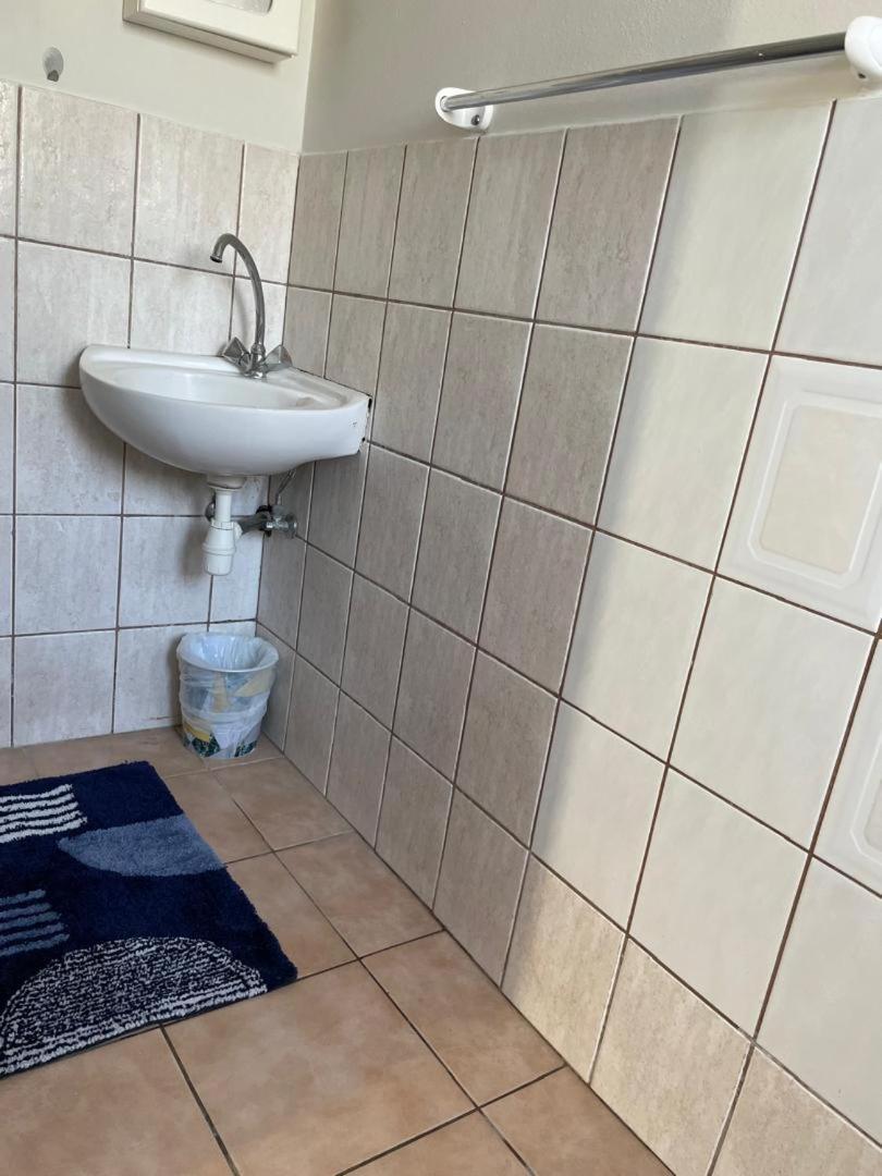 Coastwave Guest House Уолфиш Бей Екстериор снимка