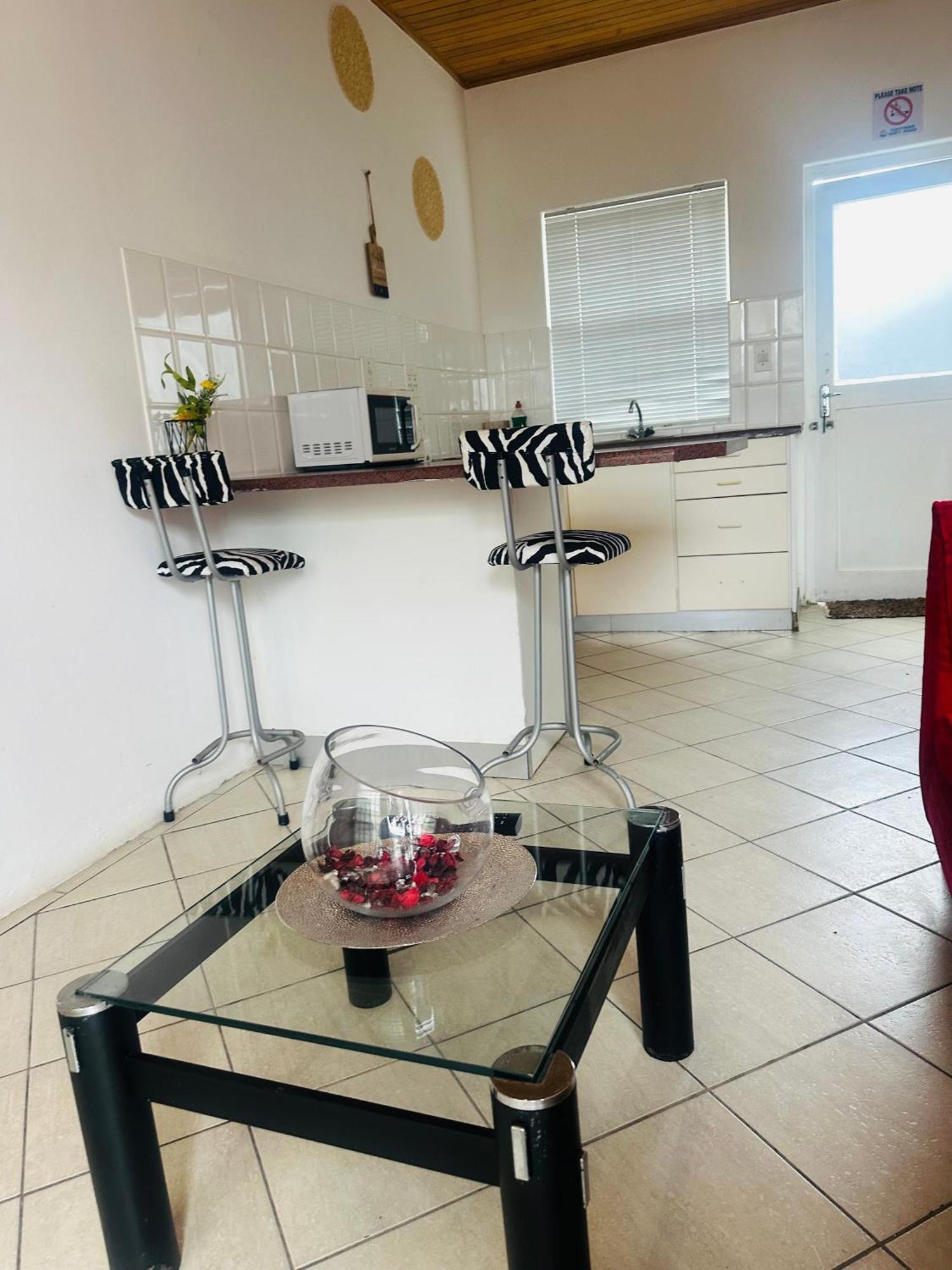 Coastwave Guest House Уолфиш Бей Екстериор снимка