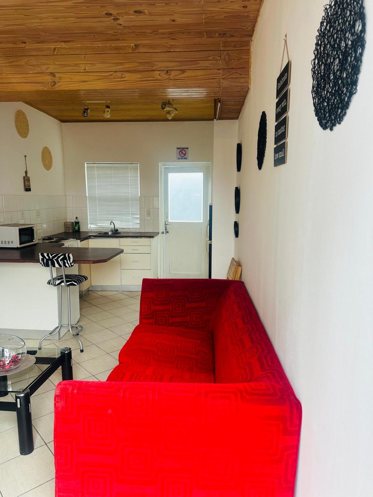 Coastwave Guest House Уолфиш Бей Екстериор снимка