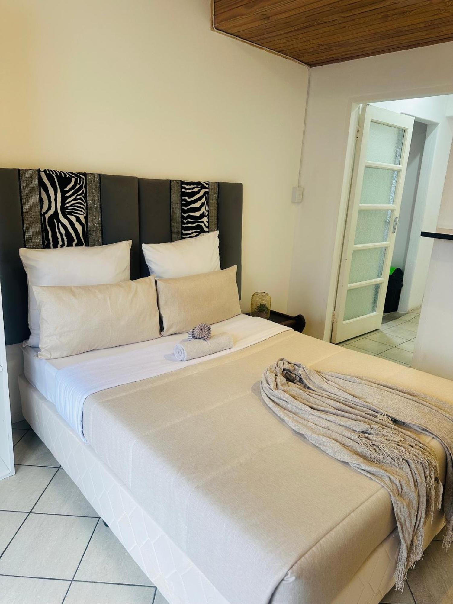 Coastwave Guest House Уолфиш Бей Екстериор снимка