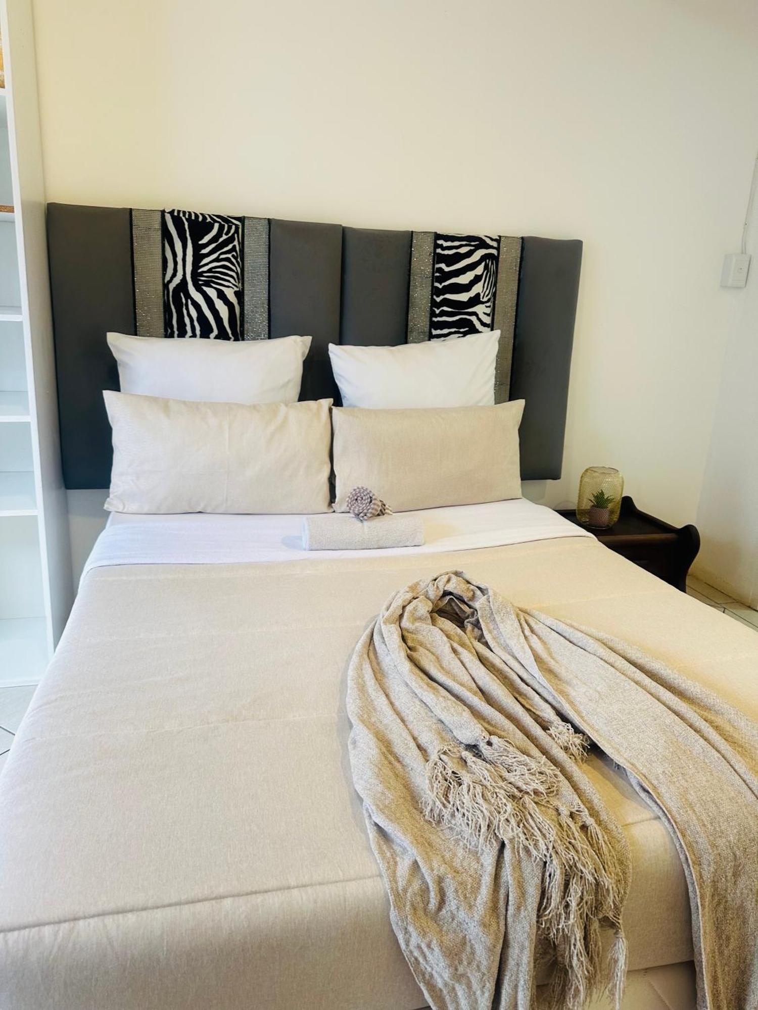 Coastwave Guest House Уолфиш Бей Екстериор снимка